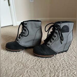 Sorel Lace Up Wedge Boots sz 7